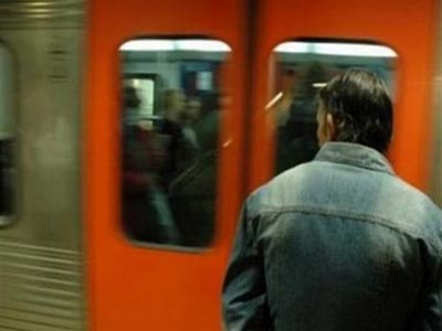 Λήστευαν επιβάτες του ΗΣΑΠ