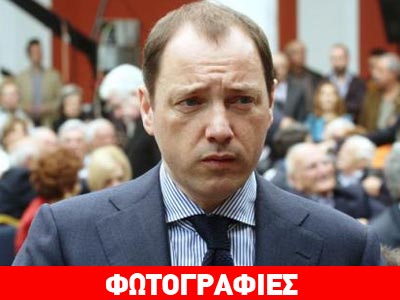 Ο Ψυχάρης στον στολισμό του Επιταφίου