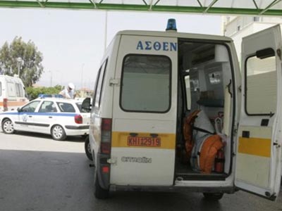 Ένας νεκρός από σύγκρουση λεωφορείου με Ι.Χ.