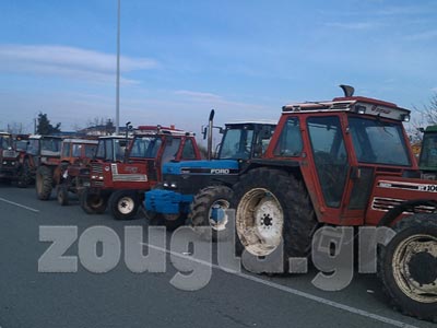 Αποχωρούν από τα μπλόκα οι αγρότες