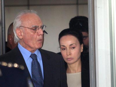 Το δράμα της Βίκυς, το μαντίλι του Άκη και ο δημοσιογράφος