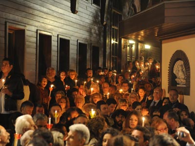 Ανάσταση χωρίς… παπάδες!