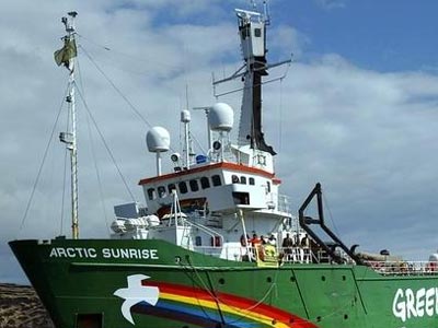 Υπό κράτηση 30 ακτιβιστές της «Greenpeace»