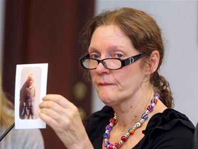 «Θέλουν να φυλακίσουν τον γιο μου πριν τον ανακρίνουν»