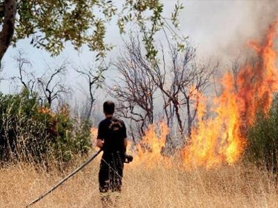Υπό μερικό έλεγχο η φωτιά στην Ασπροβάλτα