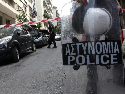 Επίθεση με πέτρες σε διμοιρία των ΜΑΤ
