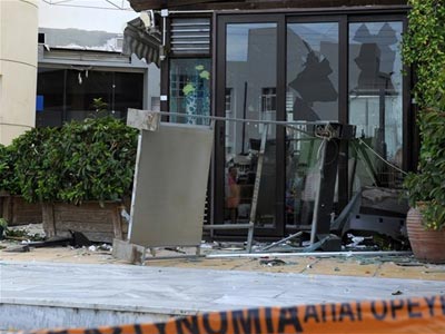 Έκρηξη σε ΑΤΜ και εμπρηστική επίθεση με γκαζάκια