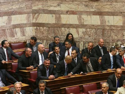 Επεισόδιο με ύβρεις και απειλές στη Βουλή