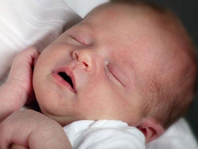 Σικελία: Τρεις μπαμπάδες για ένα βρέφος!