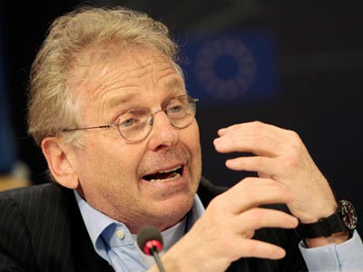 Ο Κον Μπεντίτ κατά της άρσης ασυλίας της Λεπέν