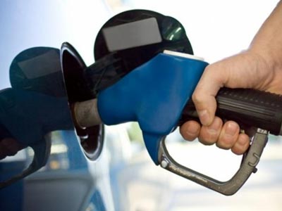 Κλέβουν τη βενζίνη από ΙΧ παραθεριστών