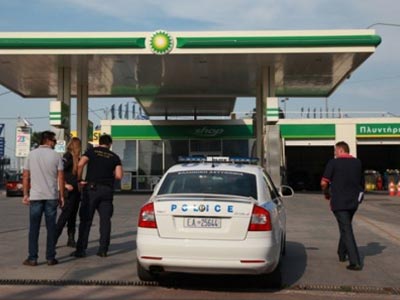 Σοβαρό τροχαίο στο Σίβα – Αυτοκίνητο έπεσε σε βενζινάδικο