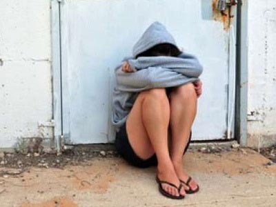 Πατέρας βίαζε επί 10 χρόνια την ανήλικη κόρη του!