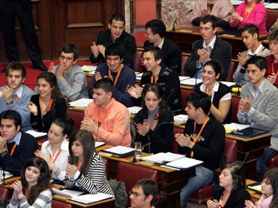 Η ενδοσχολική βία στη Βουλή των Εφήβων