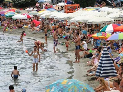 Εκκενώθηκε η πλαζ Βουλιαγμένης