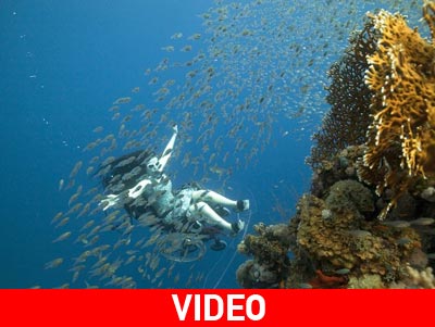 Πρώτη υποβρύχια βουτιά με αναπηρικό καροτσάκι!