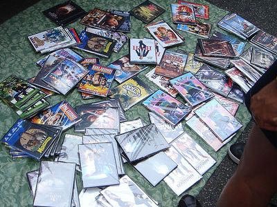 Συνελήφθη για παράνομα CD και DVD