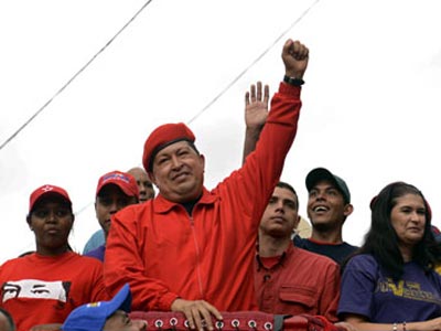 Ο Τσάβες γιορτάζει την «τέλεια νίκη» Ο Τσάβες γιορτάζει την «τέλεια νίκη»