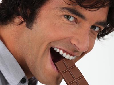 Σοκολάτα: «Θωρακίζει» τους άνδρες στα εγκεφαλικά