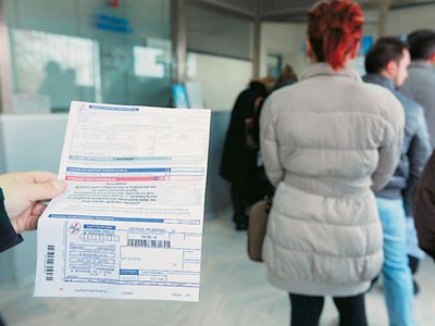 Τι σχεδιάζει το Υπουργείο Οικονομικών για το χαράτσι της ΔΕΗ