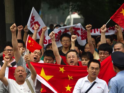 Διαδηλώσεις για την απόβαση Ιαπώνων στα νησιά Σενκάκου Διαδηλώσεις για την απόβαση Ιαπώνων στα νησιά Σενκάκου