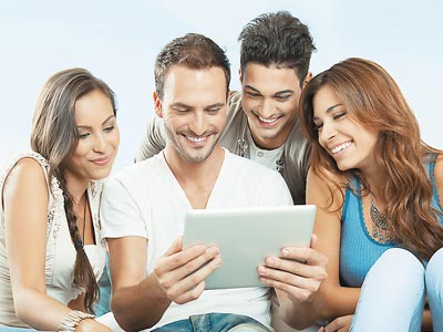 Το διαδίκτυο κερδίζει τη μάχη της ενημέρωσης