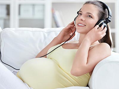 Πότε μαθαίνουν τα μωρά τα πρώτα νανουρίσματα