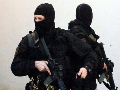 Σοκ: Αστυνομικός των ΕΚΑΜ με σκληρό υλικό παιδικής πορνογραφίας! Σοκ: Αστυνομικός των ΕΚΑΜ με σκληρό υλικό παιδικής πορνογραφίας!