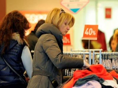 Πρόταση για μισθό 751 ευρώ στους εργαζομένους στο εμπόριο