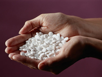 Συγκεντρώνουν φάρμακα για τους ανασφάλιστους