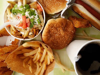 Στο εξωτερικό τρώνε μεσογειακά, στην Ελλάδα fast food