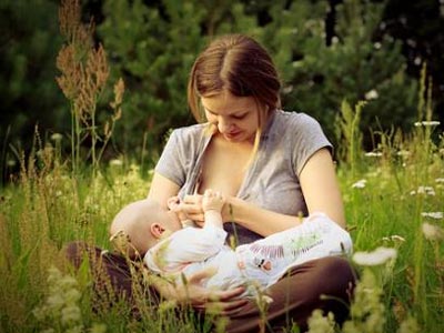 Το μητρικό γάλα περιέχει πάνω από 700 είδη βακτηρίων Το μητρικό γάλα περιέχει πάνω από 700 είδη βακτηρίων