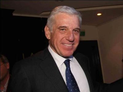 Γκαζάκια έξω από το σπίτι του Γιάννου Παπαντωνίου Γκαζάκια έξω από το σπίτι του Γιάννου Παπαντωνίου