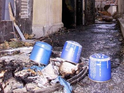 Γκαζάκια έξω από σπίτι στον Πύργο