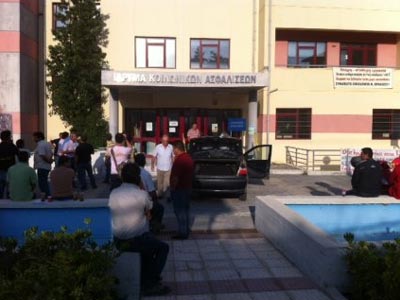 Κρήτη: Κατάληψη στο ΙΚΑ από τους οικοδόμους