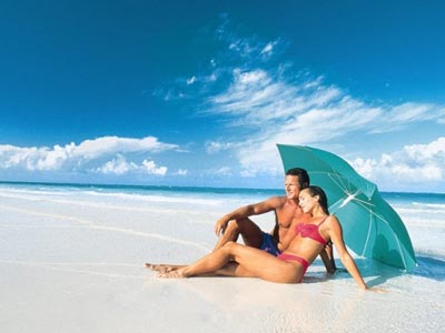 Τα οφέλη της ηλιοθεραπείας πιο πολλά από τους κινδύνους