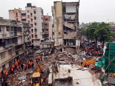 Iνδία: 61 οι νεκροί από την κατάρρευση κτηρίου