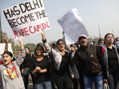 Έρευνα για τον ομαδικό βιασμό της φοιτήτριας στην Ινδία