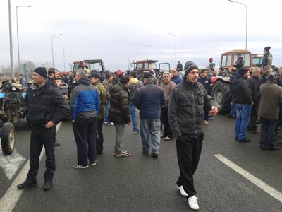 Κλείνουν την Εγνατία για μία ώρα οι αγρότες