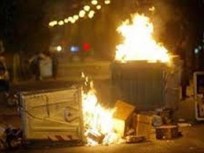 Πυρπόλησαν κάδους στη Βέροια