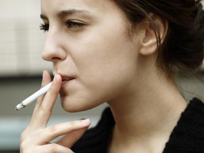 Αυξημένος ο κίνδυνος του καρκίνου των πνευμόνων στις γυναίκες που καπνίζουν