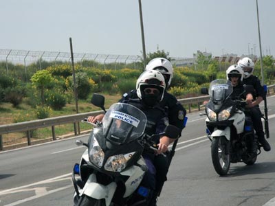 Συνελήφθησαν δύο καταζητούμενοι μετά από καταδίωξη