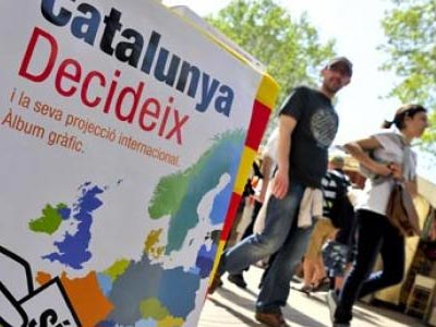 Άνοιξαν οι κάλπες στην Καταλονία