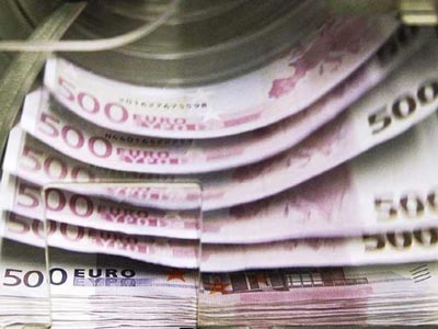 Αύξηση των καταθέσεων αλλά μείωση των δανείων