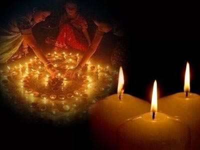 Υπό το φως των κεριών λόγω χρεών στη ΔΕΗ