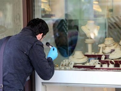Λήστεψαν κοσμηματοπωλείο στη Νέα Σμύρνη
