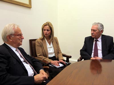 «Έξω από το ευρωπαϊκό κεκτημένο οι αξιώσεις της τρόικας»