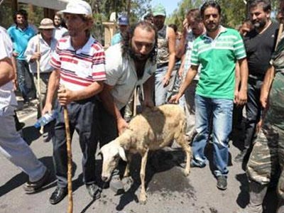 Διαμαρτυρία κτηνοτρόφων στο Υπουργείο Οικονομικών