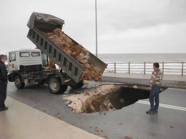 Έρευνα για κατάρρευση γέφυρας στη Λάρισα