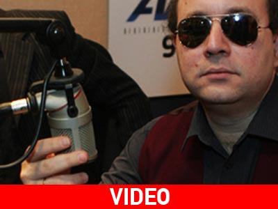 O συγγραφέας Π. Λιάκος στη Λουκίλα Καρρέρ και τη Λίτσα Θεοφάνους‏